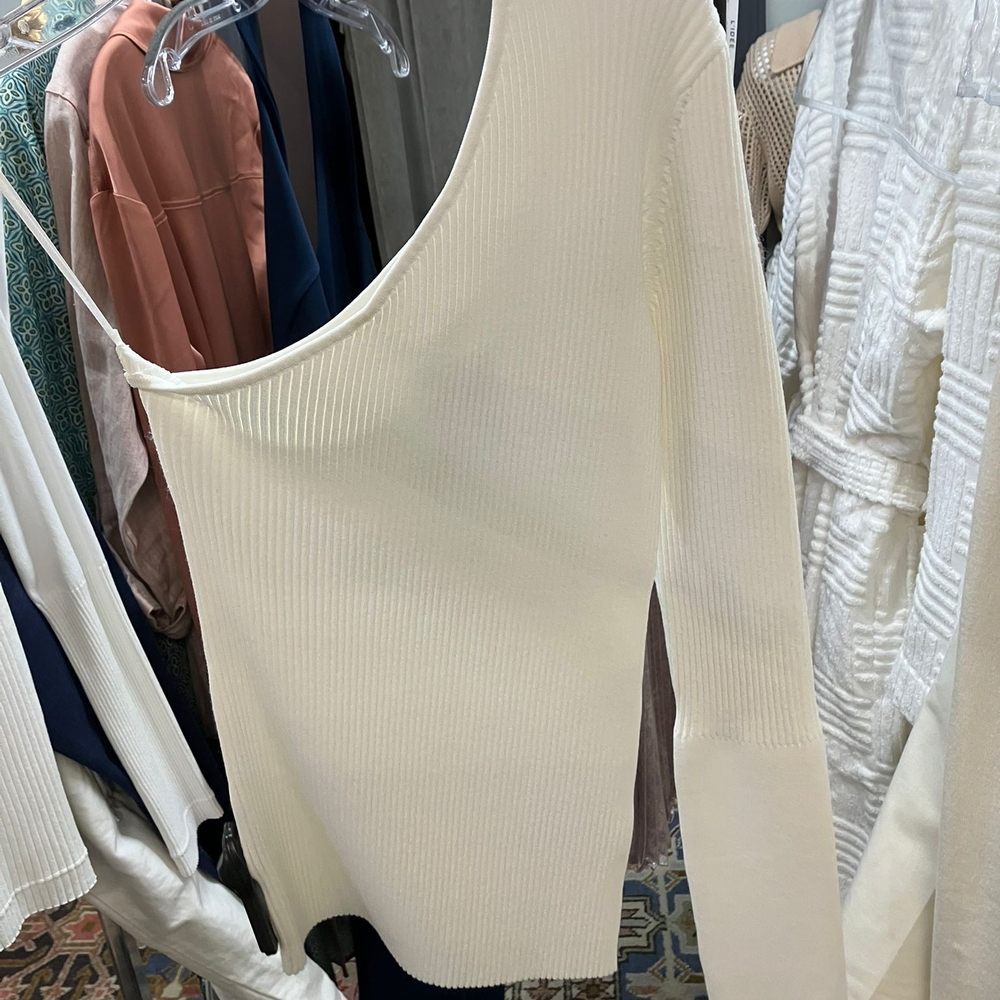Chic Off-the-Shoulder Cream Sweater